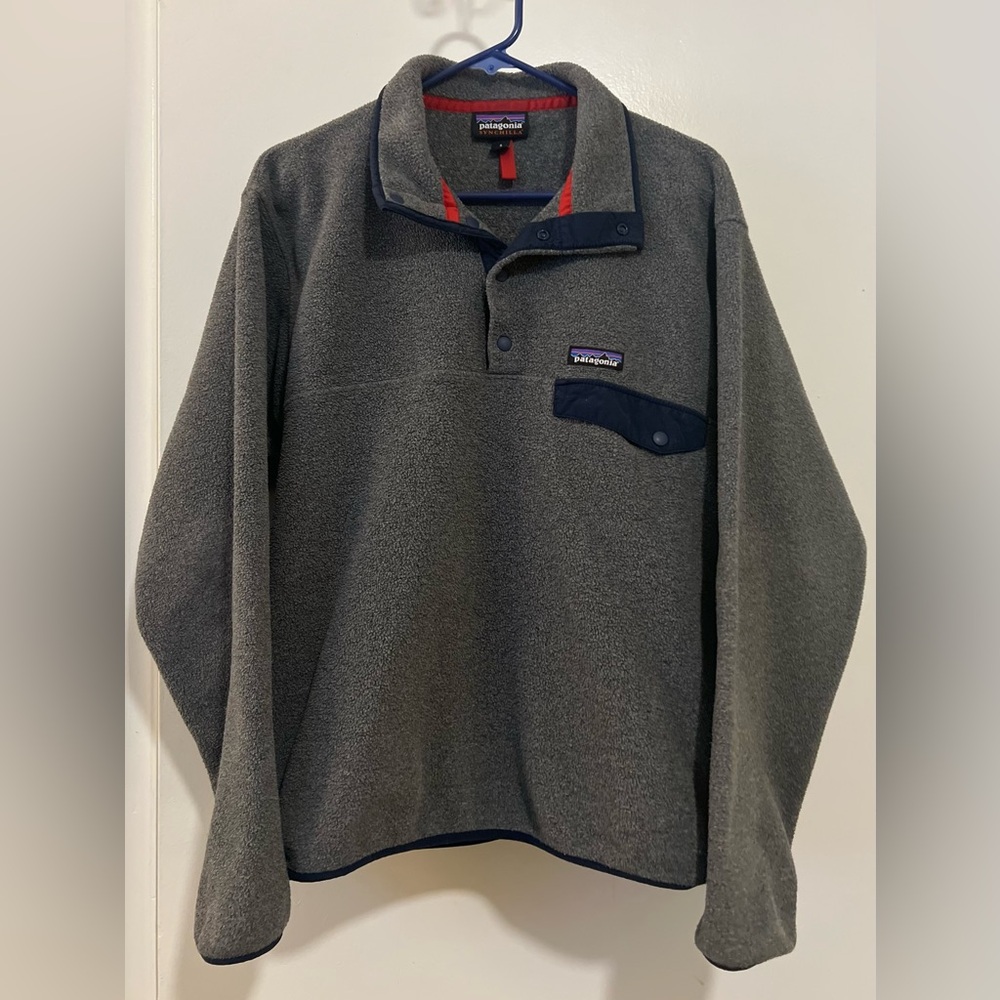 Patagonia - Men’s Synchilla® Snap-T® Dark Grey Fleece Pullover